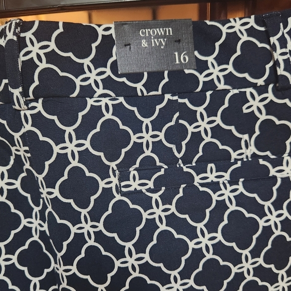Crown & Ivy Navy and White Cropped Pants - Picture 4 of 4